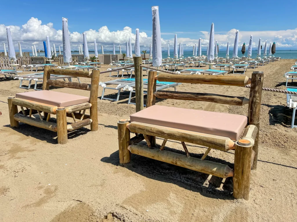 arredo-e-complementi-bamboo-canne-bambu-foglie-palma-canna-africana-gazebo-ombrelloni-chioschi-chiringuitos-verande-stabilimenti-balneari-lidi-ristoranti-spiagge-parchi-hotel-piscine-001