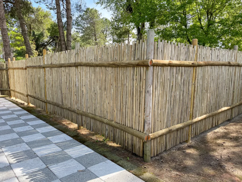 arredo-e-complementi-bamboo-canne-bambu-foglie-palma-canna-africana-gazebo-ombrelloni-chioschi-chiringuitos-verande-stabilimenti-balneari-lidi-ristoranti-spiagge-parchi-hotel-piscine-002