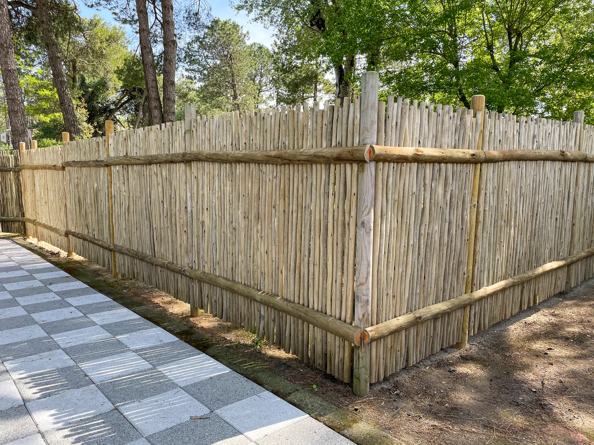 arredo-e-complementi-bamboo-canne-bambu-foglie-palma-canna-africana-gazebo-ombrelloni-chioschi-chiringuitos-verande-stabilimenti-balneari-lidi-ristoranti-spiagge-parchi-hotel-piscine-002