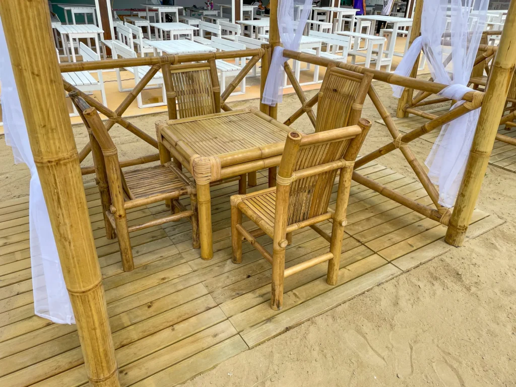 arredo-e-complementi-bamboo-canne-bambu-foglie-palma-canna-africana-gazebo-ombrelloni-chioschi-chiringuitos-verande-stabilimenti-balneari-lidi-ristoranti-spiagge-parchi-hotel-piscine-005