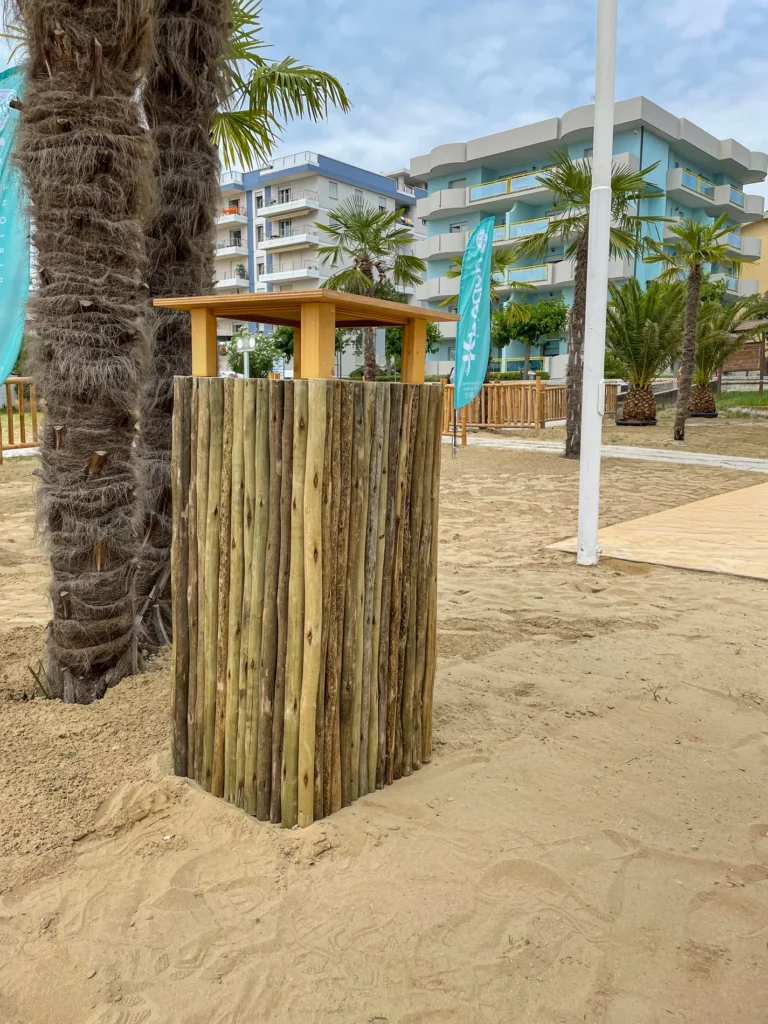 arredo-e-complementi-bamboo-canne-bambu-foglie-palma-canna-africana-gazebo-ombrelloni-chioschi-chiringuitos-verande-stabilimenti-balneari-lidi-ristoranti-spiagge-parchi-hotel-piscine-006