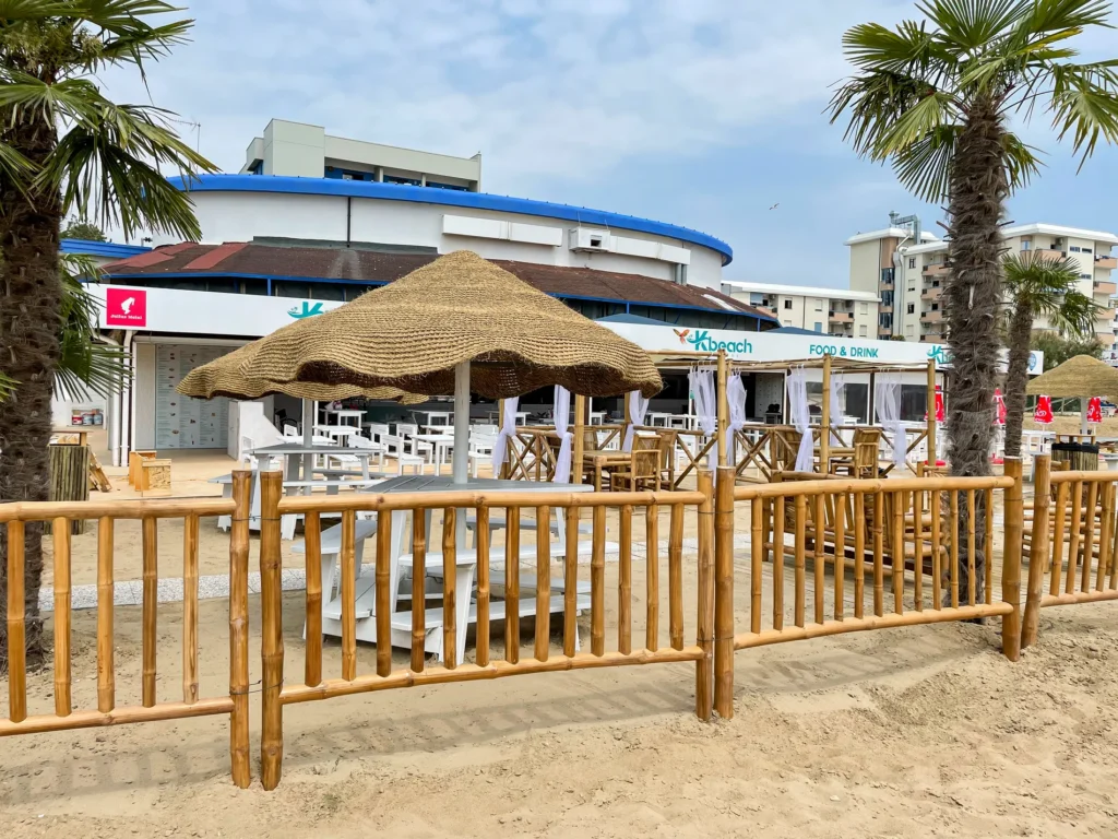 arredo-e-complementi-bamboo-canne-bambu-foglie-palma-canna-africana-gazebo-ombrelloni-chioschi-chiringuitos-verande-stabilimenti-balneari-lidi-ristoranti-spiagge-parchi-hotel-piscine-007