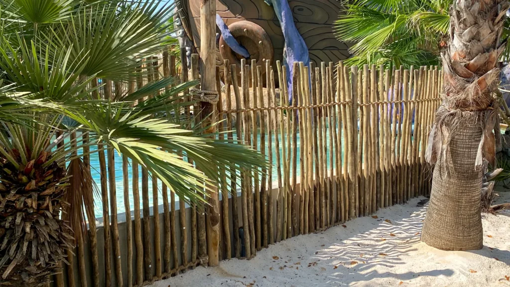 arredo-e-complementi-bamboo-canne-bambu-foglie-palma-canna-africana-gazebo-ombrelloni-chioschi-chiringuitos-verande-stabilimenti-balneari-lidi-ristoranti-spiagge-parchi-hotel-piscine-008