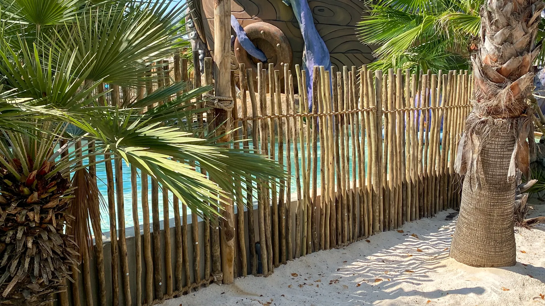 arredo-e-complementi-bamboo-canne-bambu-foglie-palma-canna-africana-gazebo-ombrelloni-chioschi-chiringuitos-verande-stabilimenti-balneari-lidi-ristoranti-spiagge-parchi-hotel-piscine-008