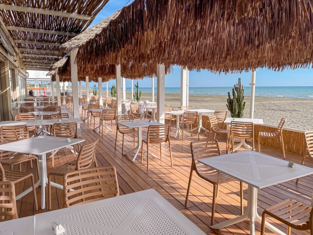 arredo-e-complementi-bamboo-canne-bambu-foglie-palma-canna-africana-gazebo-ombrelloni-chioschi-chiringuitos-verande-stabilimenti-balneari-lidi-ristoranti-spiagge-parchi-hotel-piscine-013