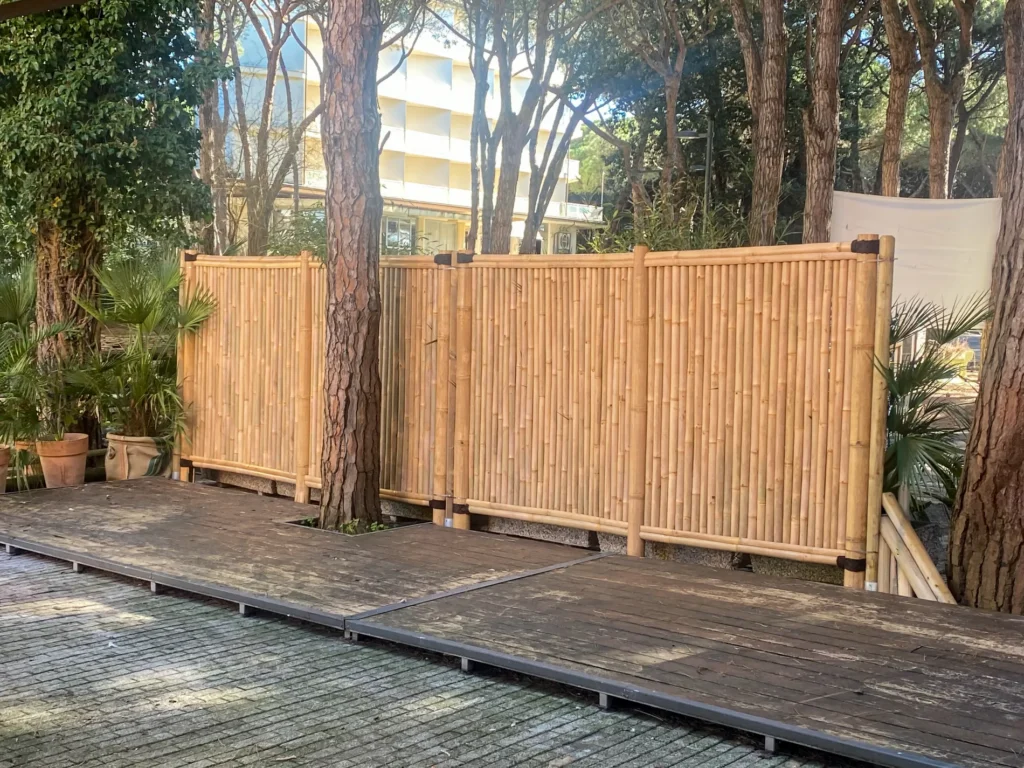arredo-e-complementi-bamboo-canne-bambu-foglie-palma-canna-africana-gazebo-ombrelloni-chioschi-chiringuitos-verande-stabilimenti-balneari-lidi-ristoranti-spiagge-parchi-hotel-piscine-018