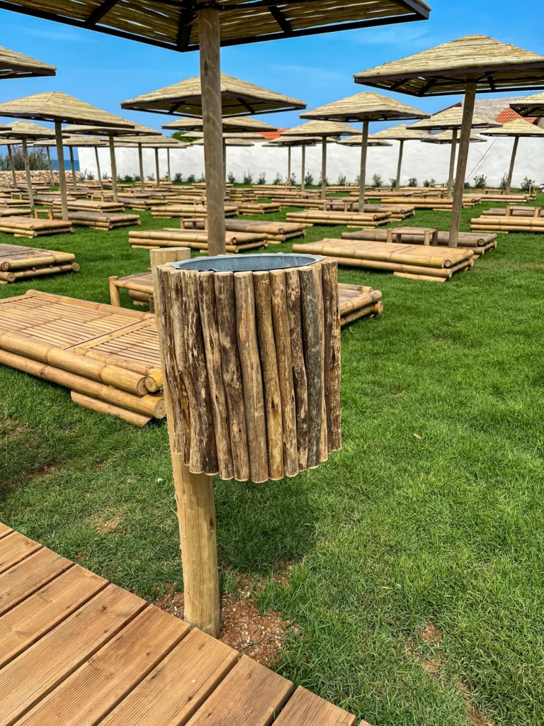arredo-e-complementi-bamboo-canne-bambu-foglie-palma-canna-africana-gazebo-ombrelloni-chioschi-chiringuitos-verande-stabilimenti-balneari-lidi-ristoranti-spiagge-parchi-hotel-piscine-027