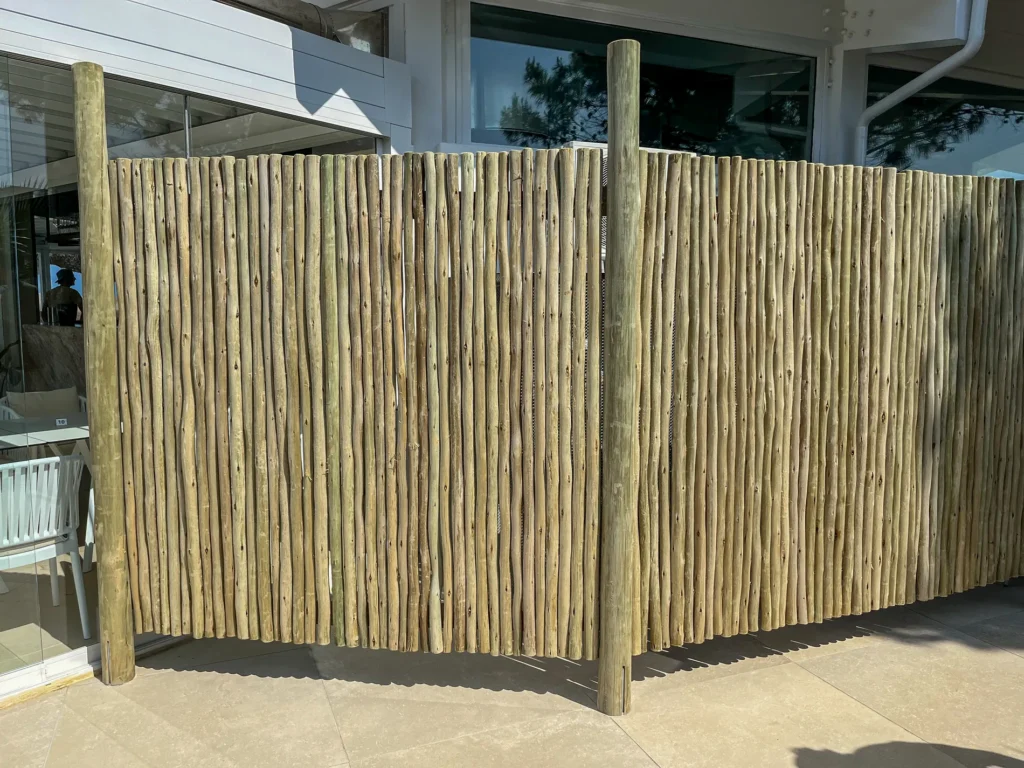 arredo-e-complementi-bamboo-canne-bambu-foglie-palma-canna-africana-gazebo-ombrelloni-chioschi-chiringuitos-verande-stabilimenti-balneari-lidi-ristoranti-spiagge-parchi-hotel-piscine-029