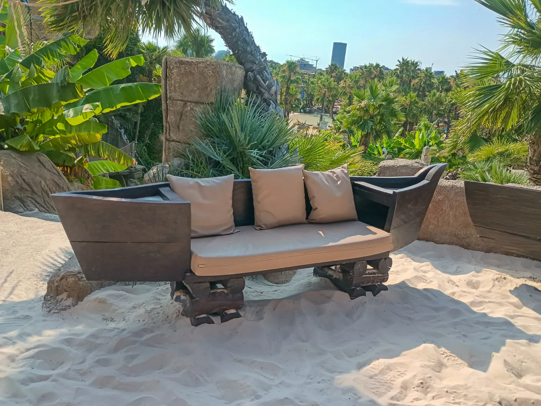 arredo-e-complementi-bamboo-canne-bambu-foglie-palma-canna-africana-gazebo-ombrelloni-chioschi-chiringuitos-verande-stabilimenti-balneari-lidi-ristoranti-spiagge-parchi-hotel-piscine-031