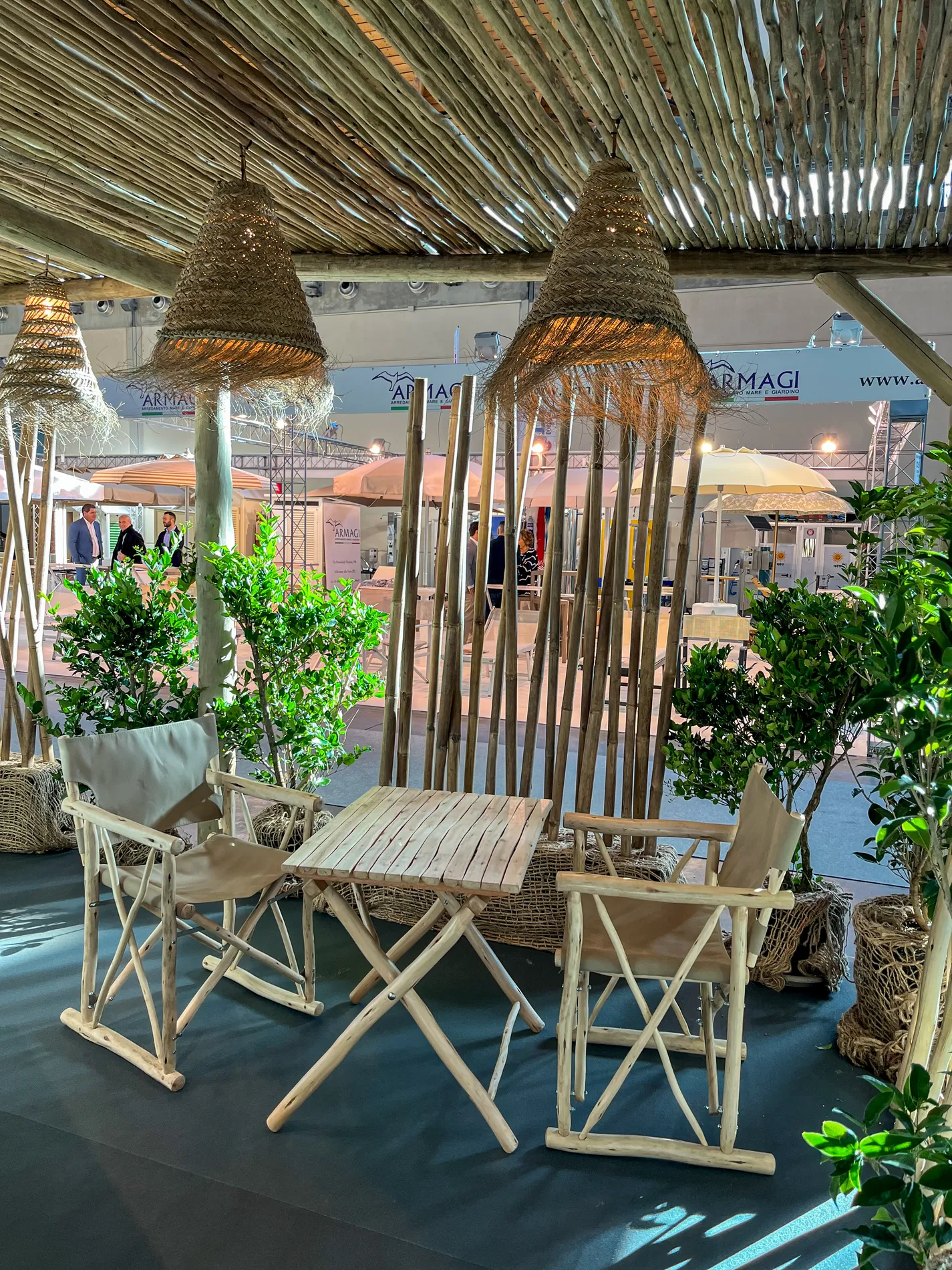 arredo-e-complementi-bamboo-canne-bambu-foglie-palma-canna-africana-gazebo-ombrelloni-chioschi-chiringuitos-verande-stabilimenti-balneari-lidi-ristoranti-spiagge-parchi-hotel-piscine-033