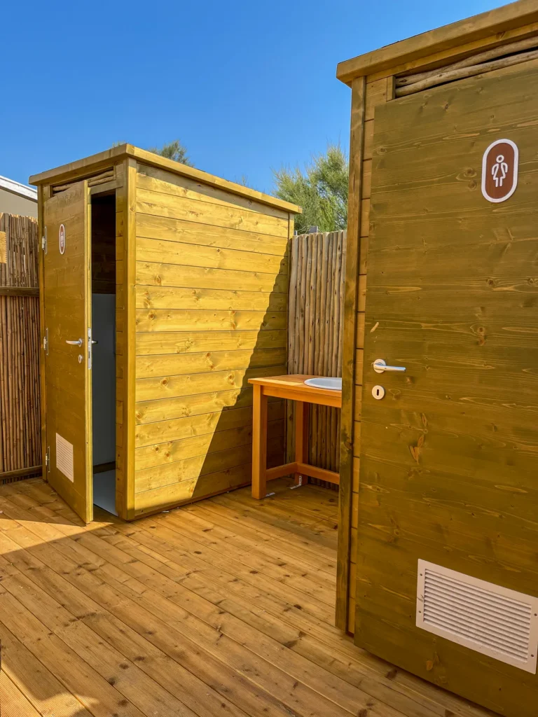 cabina-paglia-bamboo-canne-bambu-foglie-palma-canna-africana-gazebo-ombrelloni-chioschi-chiringuitos-verande-stabilimenti-balneari-lidi-ristoranti-spiagge-parchi-hotel-piscine-002