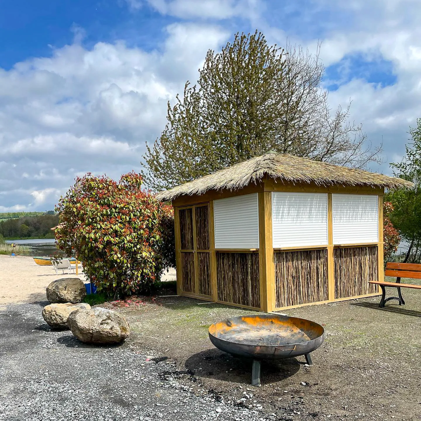 chioschi-bar-chiringuitos-mare-spiaggia-legno-bamboo-eucalipto-stile-etnico-esotico-stabilimenti-balneari-lidi-ristoranti-spiagge-parchi-hotel-piscine-002