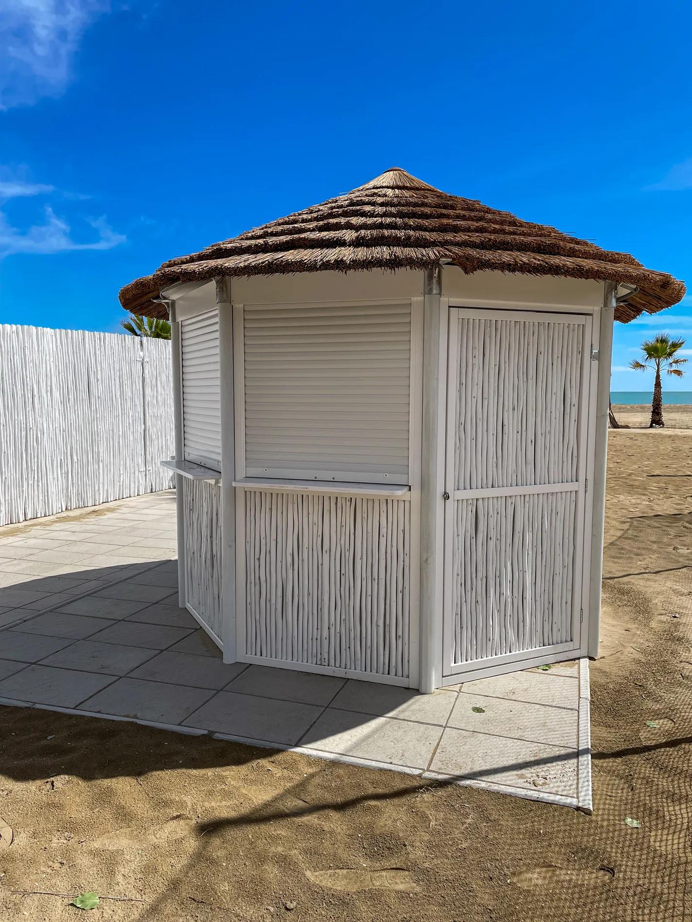 chioschi-bar-chiringuitos-mare-spiaggia-legno-bamboo-eucalipto-stile-etnico-esotico-stabilimenti-balneari-lidi-ristoranti-spiagge-parchi-hotel-piscine-010