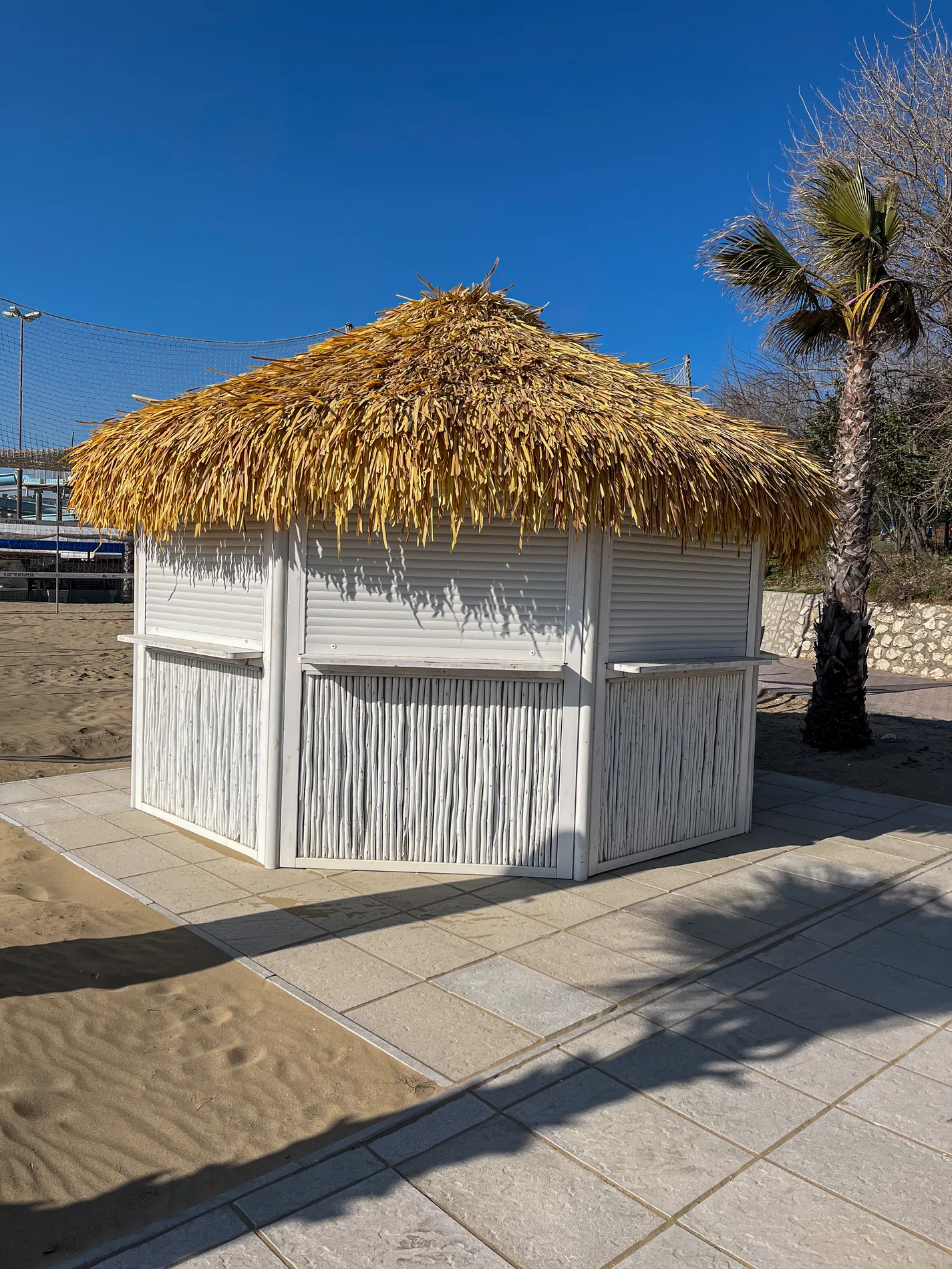 chioschi-bar-chiringuitos-mare-spiaggia-legno-bamboo-eucalipto-stile-etnico-esotico-stabilimenti-balneari-lidi-ristoranti-spiagge-parchi-hotel-piscine-012