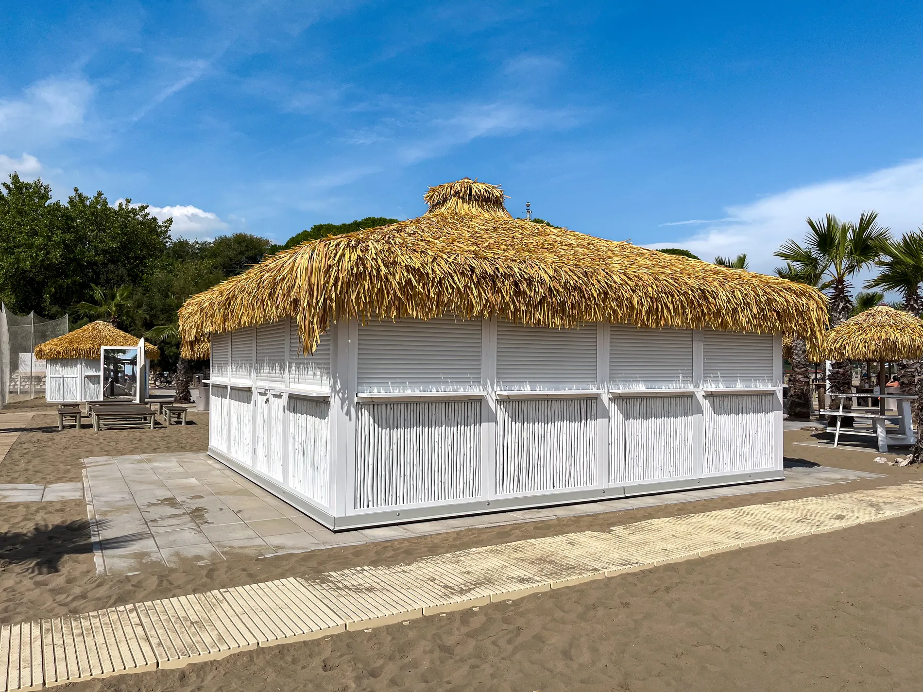 chioschi-bar-chiringuitos-mare-spiaggia-legno-bamboo-eucalipto-stile-etnico-esotico-stabilimenti-balneari-lidi-ristoranti-spiagge-parchi-hotel-piscine-014