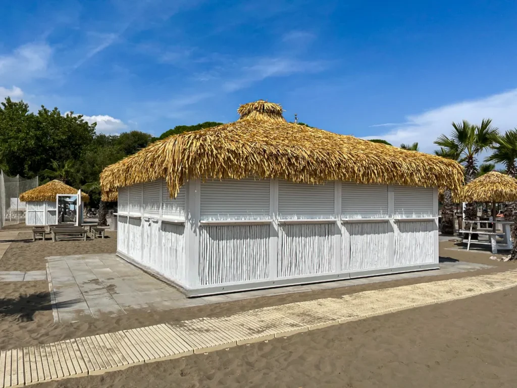 chioschi-bar-chiringuitos-mare-spiaggia-legno-bamboo-eucalipto-stile-etnico-esotico-stabilimenti-balneari-lidi-ristoranti-spiagge-parchi-hotel-piscine-015