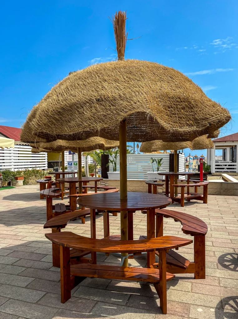 composizioni-paglia-bamboo-canne-bambu-foglie-palma-canna-africana-gazebo-ombrelloni-chioschi-chiringuitos-verande-stabilimenti-balneari-lidi-ristoranti-spiagge-parchi-hotel-piscine-010