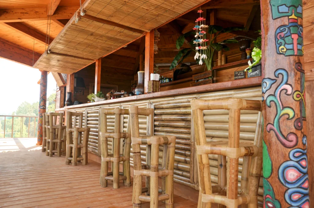 costruzione-paglia-bamboo-canne-bambu-foglie-palma-canna-africana-gazebo-ombrelloni-chioschi-chiringuitos-verande-stabilimenti-balneari-lidi-ristoranti-spiagge-parchi-hotel-piscine-003