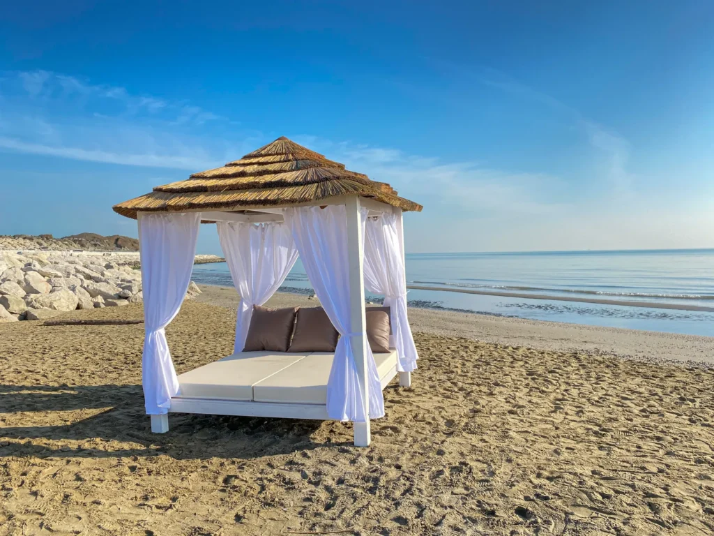 gazebo-bamboo-canne-bambu-legno-eucalipto-tetto-paglia-rotondo-squadrato-mare-spiaggia-stile-etnico-esotico-stabilimenti-balneari-lidi-ristoranti-spiagge-parchi-hotel-piscine-001
