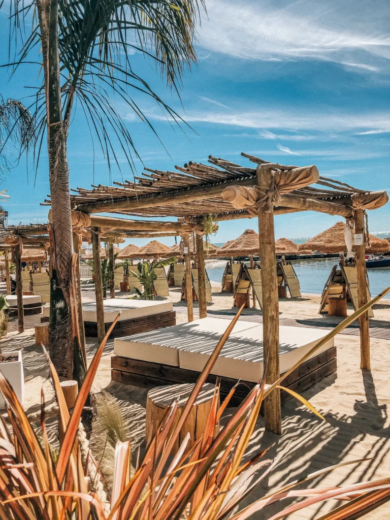 gazebo-bamboo-canne-bambu-legno-eucalipto-tetto-paglia-rotondo-squadrato-mare-spiaggia-stile-etnico-esotico-stabilimenti-balneari-lidi-ristoranti-spiagge-parchi-hotel-piscine-002