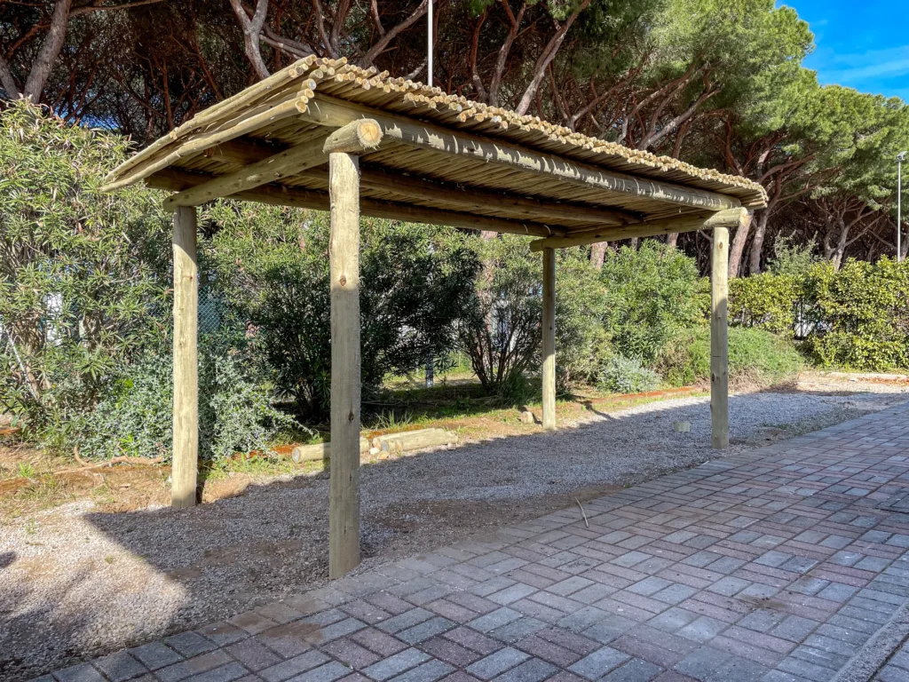 gazebo-bamboo-canne-bambu-legno-eucalipto-tetto-paglia-rotondo-squadrato-mare-spiaggia-stile-etnico-esotico-stabilimenti-balneari-lidi-ristoranti-spiagge-parchi-hotel-piscine-005