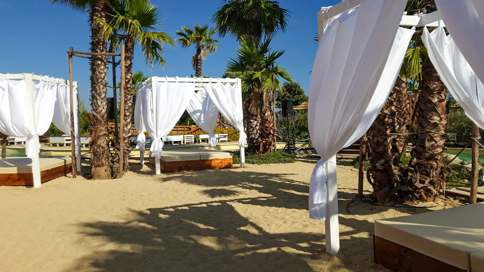 gazebo-bamboo-canne-bambu-legno-eucalipto-tetto-paglia-rotondo-squadrato-mare-spiaggia-stile-etnico-esotico-stabilimenti-balneari-lidi-ristoranti-spiagge-parchi-hotel-piscine-007
