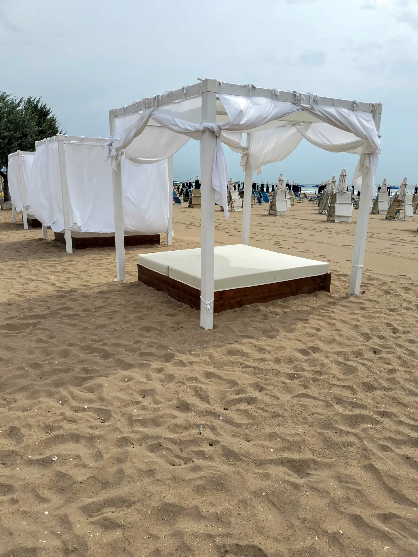 gazebo-bamboo-canne-bambu-legno-eucalipto-tetto-paglia-rotondo-squadrato-mare-spiaggia-stile-etnico-esotico-stabilimenti-balneari-lidi-ristoranti-spiagge-parchi-hotel-piscine-008