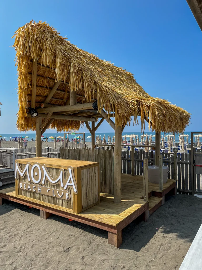 gazebo-bamboo-canne-bambu-legno-eucalipto-tetto-paglia-rotondo-squadrato-mare-spiaggia-stile-etnico-esotico-stabilimenti-balneari-lidi-ristoranti-spiagge-parchi-hotel-piscine-012
