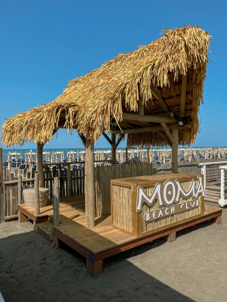 gazebo-bamboo-canne-bambu-legno-eucalipto-tetto-paglia-rotondo-squadrato-mare-spiaggia-stile-etnico-esotico-stabilimenti-balneari-lidi-ristoranti-spiagge-parchi-hotel-piscine-013