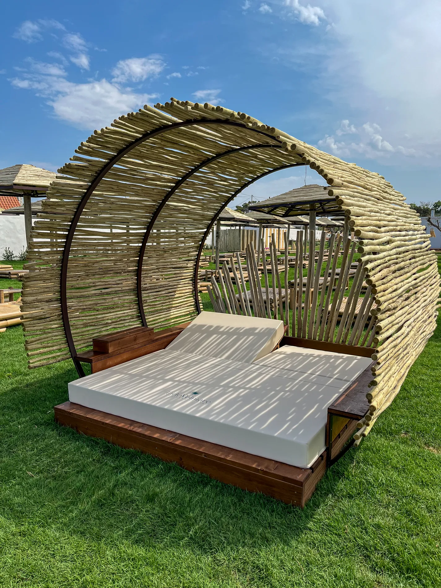 gazebo-bamboo-canne-bambu-legno-eucalipto-tetto-paglia-rotondo-squadrato-mare-spiaggia-stile-etnico-esotico-stabilimenti-balneari-lidi-ristoranti-spiagge-parchi-hotel-piscine-014