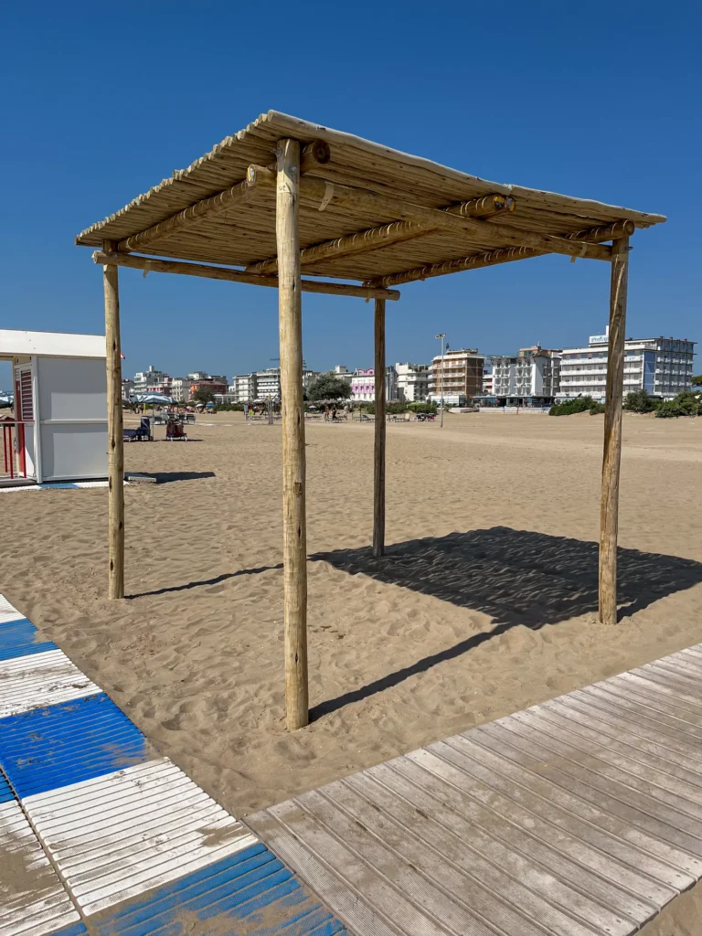 gazebo-bamboo-canne-bambu-legno-eucalipto-tetto-paglia-rotondo-squadrato-mare-spiaggia-stile-etnico-esotico-stabilimenti-balneari-lidi-ristoranti-spiagge-parchi-hotel-piscine-018