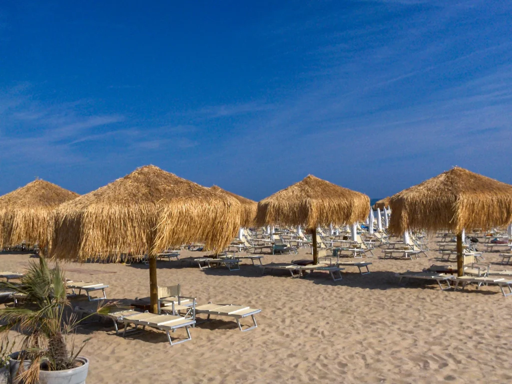 ombrellone-hawaiano-stile-hawaii-etnico-esotico-stabilimenti-balneari-lidi-ristoranti-spiagge-parchi-hotel-piscine-002