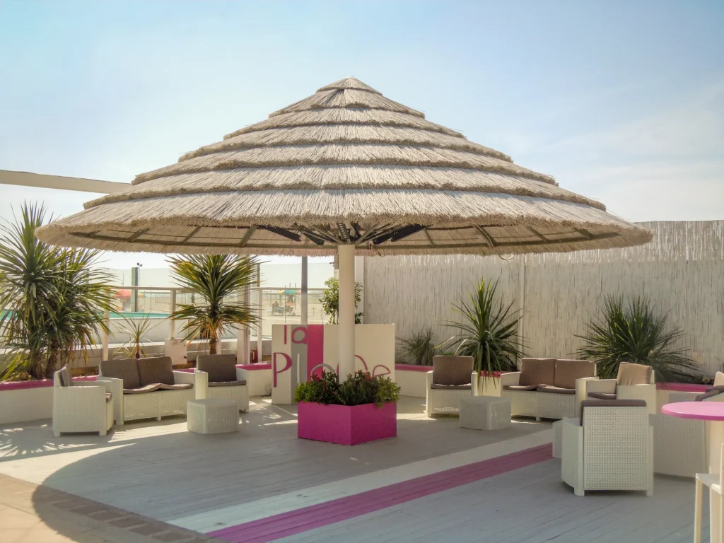 ombrelloni-africani-canna-africana-etnici-esotici-stabilimenti-balneari-lidi-ristoranti-spiagge-parchi-hotel-piscine-009