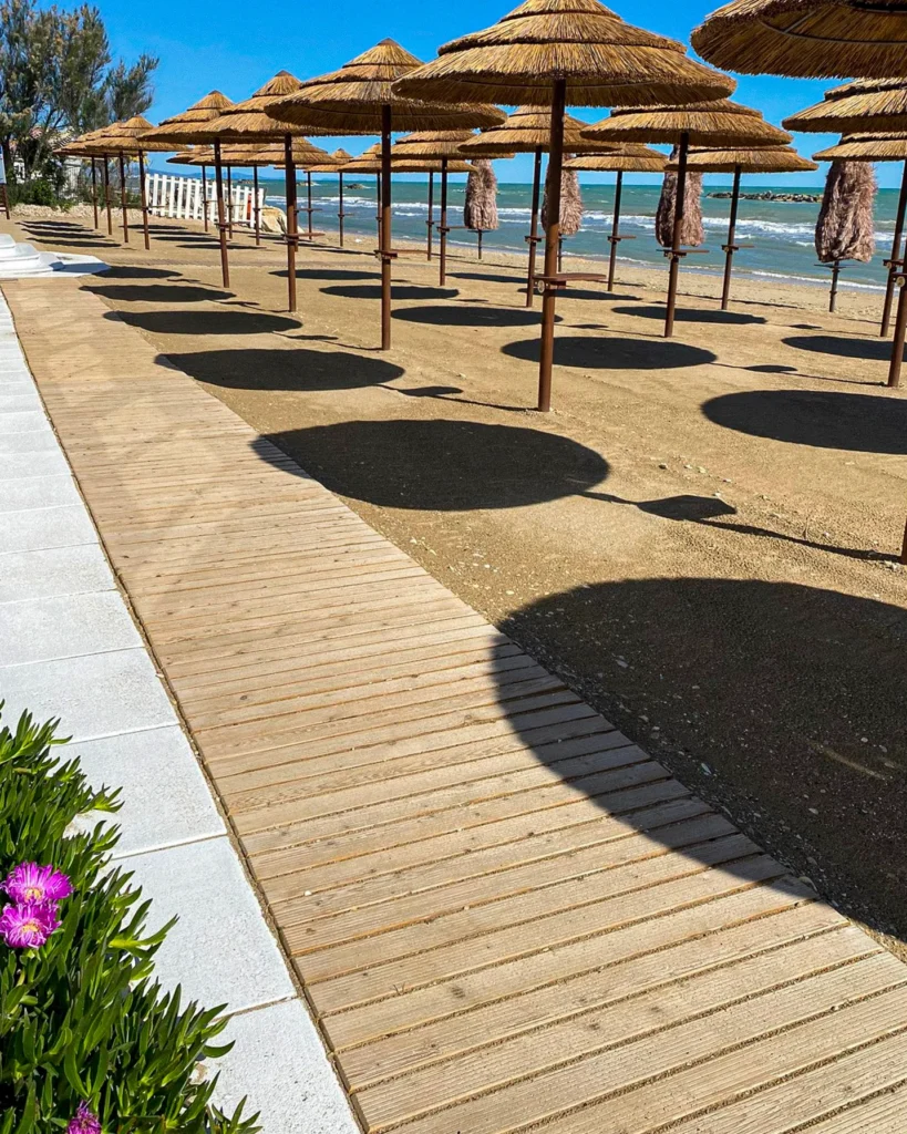 ombrelloni-africani-canna-africana-etnici-esotici-stabilimenti-balneari-lidi-ristoranti-spiagge-parchi-hotel-piscine-015