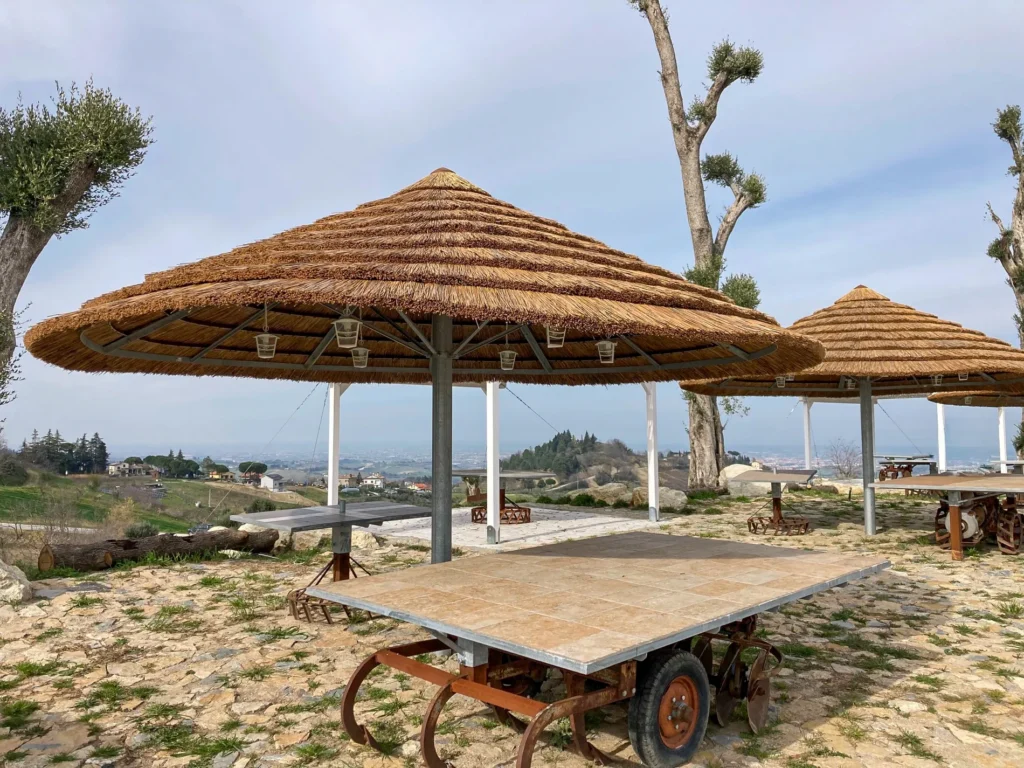 ombrelloni-africani-canna-africana-etnici-esotici-stabilimenti-balneari-lidi-ristoranti-spiagge-parchi-hotel-piscine-019