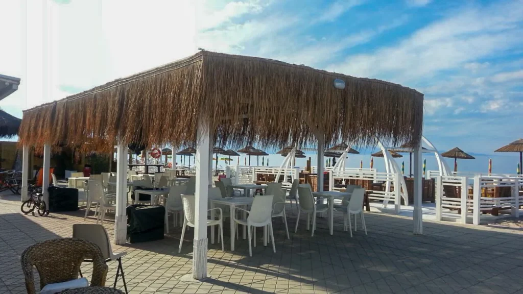 ombrelloni-alang-alang-paglia-africana-intrecciata-etnici-esotici-stabilimenti-balneari-lidi-ristoranti-spiagge-parchi-hotel-piscine-004