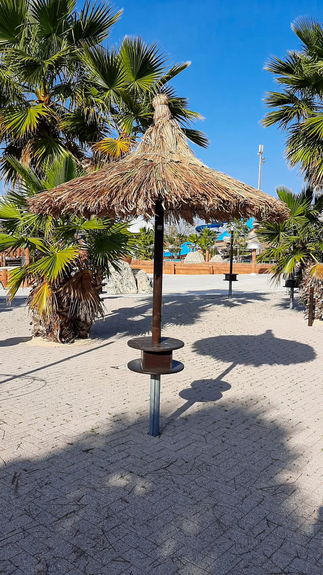 ombrelloni-alang-alang-paglia-africana-intrecciata-etnici-esotici-stabilimenti-balneari-lidi-ristoranti-spiagge-parchi-hotel-piscine-005