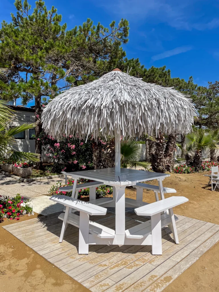 ombrelloni-foglie-palma-sintetica-bianca-gialla-marrone-etnici-esotici-stabilimenti-balneari-lidi-ristoranti-spiagge-parchi-hotel-piscine-001