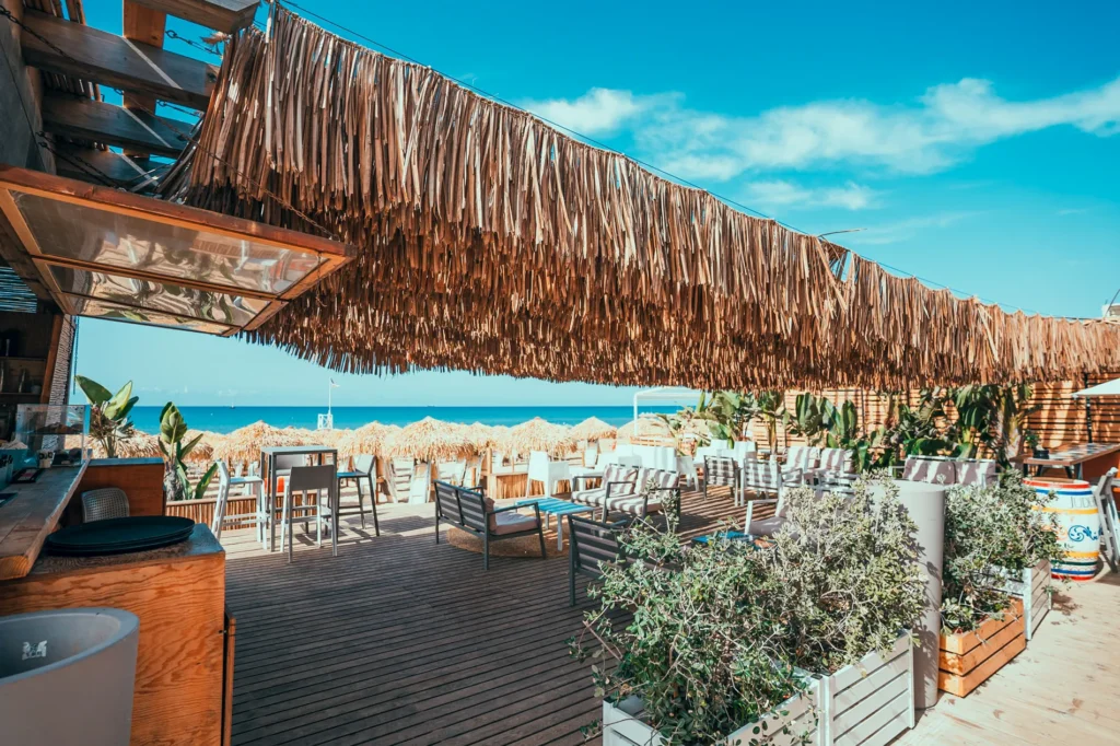 ombrelloni-makuti-foglie-palma-africana-etnici-esotici-stabilimenti-balneari-lidi-ristoranti-spiagge-parchi-hotel-piscine-004