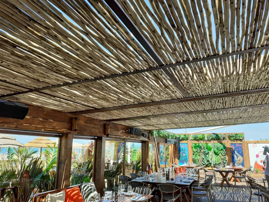 pergole-paglia-bamboo-canne-bambu-foglie-palma-canna-africana-gazebo-ombrelloni-chioschi-chiringuitos-verande-stabilimenti-balneari-lidi-ristoranti-spiagge-parchi-hotel-piscine-001